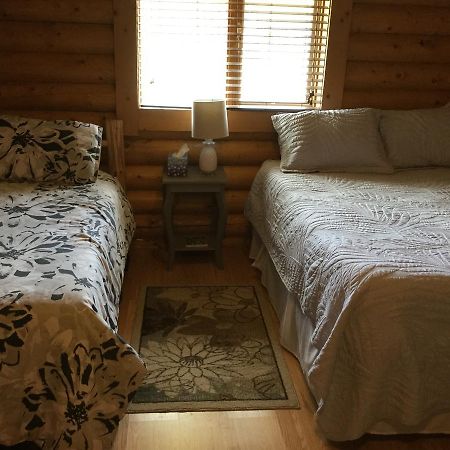 Folding Mountain B & B Fort Nelson Εξωτερικό φωτογραφία