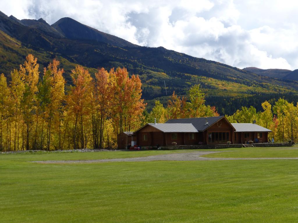 Folding Mountain B & B Fort Nelson Εξωτερικό φωτογραφία