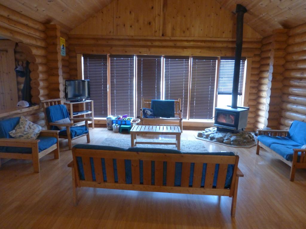 Folding Mountain B & B Fort Nelson Εξωτερικό φωτογραφία