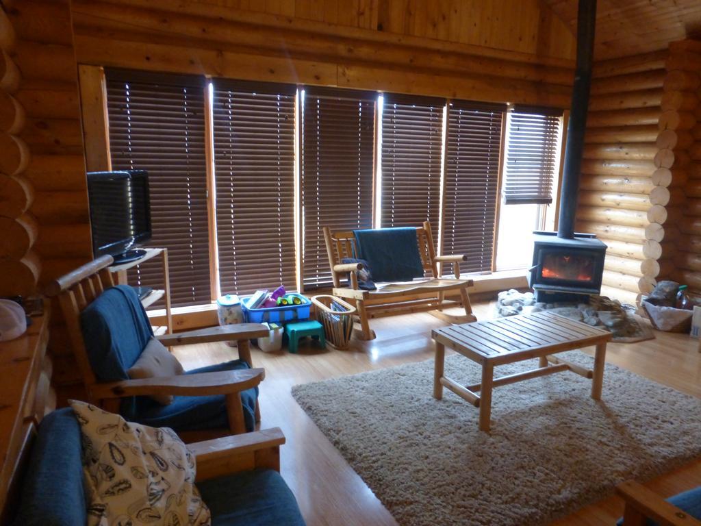 Folding Mountain B & B Fort Nelson Εξωτερικό φωτογραφία