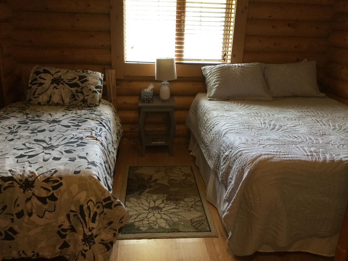 Folding Mountain B & B Fort Nelson Εξωτερικό φωτογραφία