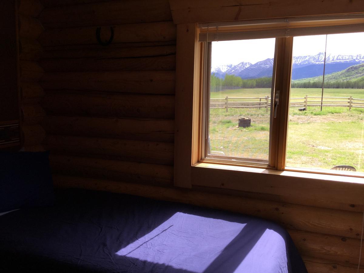 Folding Mountain B & B Fort Nelson Εξωτερικό φωτογραφία