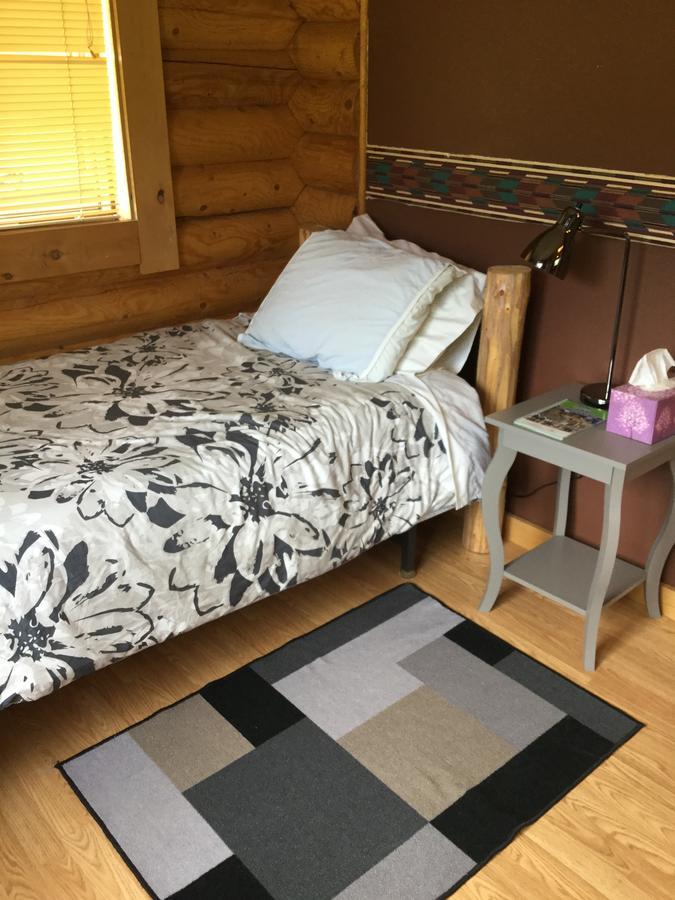 Folding Mountain B & B Fort Nelson Εξωτερικό φωτογραφία