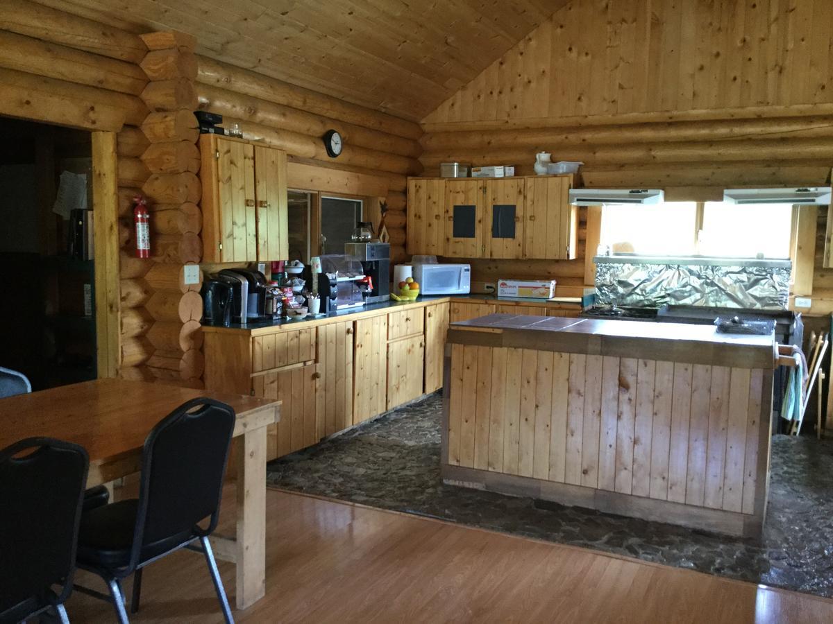 Folding Mountain B & B Fort Nelson Εξωτερικό φωτογραφία