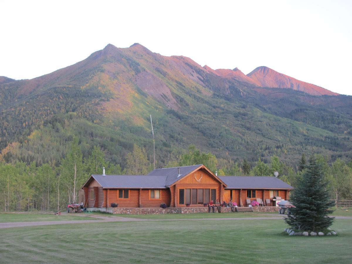 Folding Mountain B & B Fort Nelson Εξωτερικό φωτογραφία