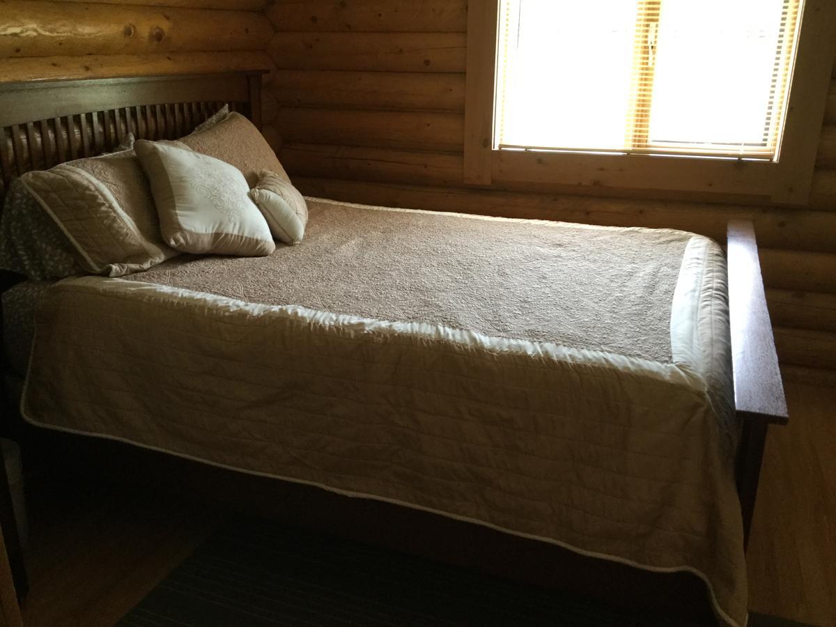 Folding Mountain B & B Fort Nelson Εξωτερικό φωτογραφία