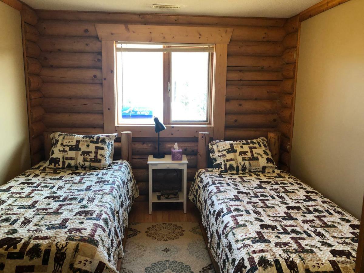 Folding Mountain B & B Fort Nelson Εξωτερικό φωτογραφία